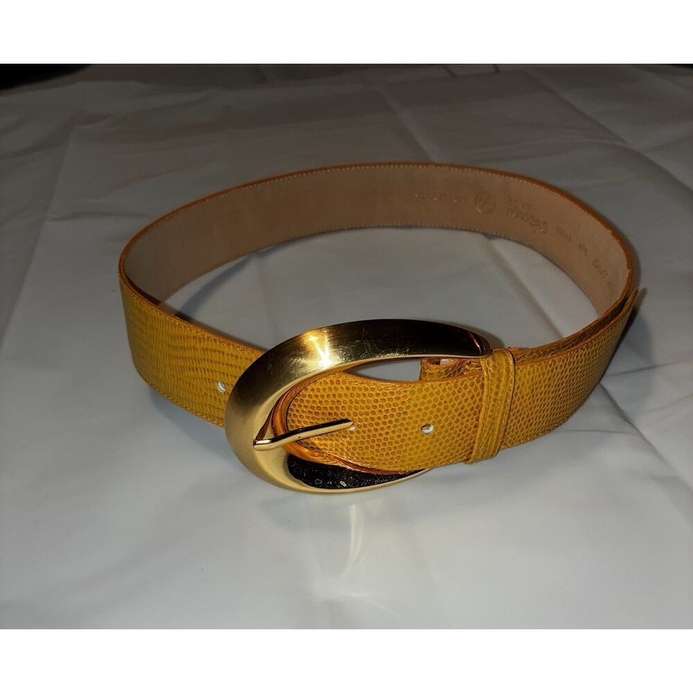 💰Vintage Motion East Genuine Leather Belt Size S/M Yellow Gold Retro Statement